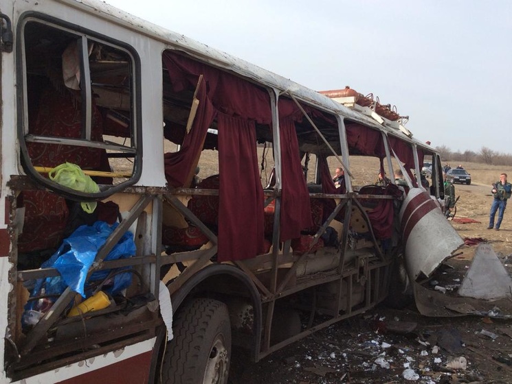 Спикер АТО: В результате подрыва автобуса под Горловкой погибли четыре человека, 20 ранены