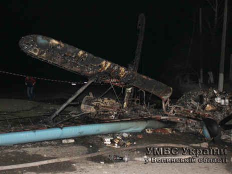 МВД: На месте крушения самолета на Волыни обнаружены останки двух обгоревших тел