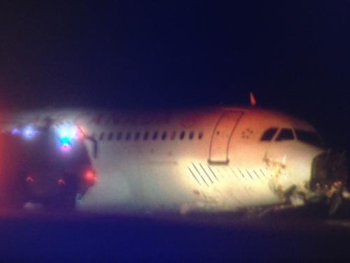 В Канаде в результате жесткой посадки самолета пострадали 23 пассажира