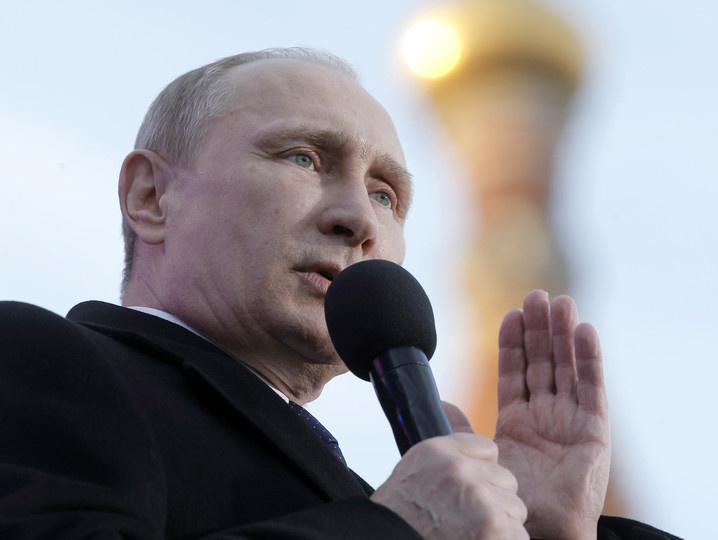 Казус Путина: Экономика падает, а рейтинги растут