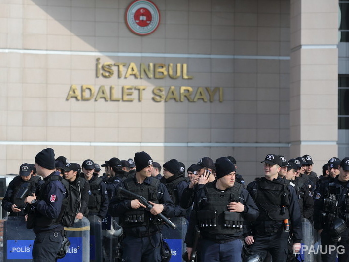 Турецкий спецназ освободил захваченного в Стамбуле прокурора, двое боевиков убиты