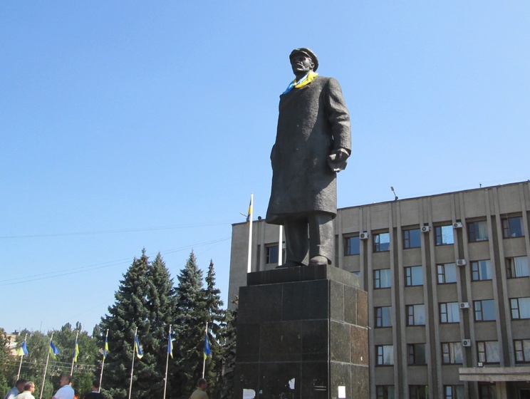 В Славянске решили не сносить памятник Ленину