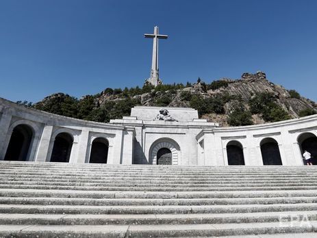 Уряд Іспанії дав сім'ї диктатора Франко 15 днів на вибір місця для перепоховання його останків