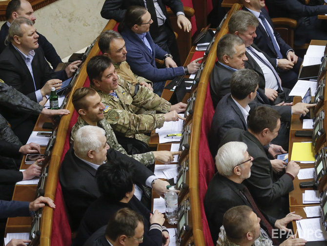 Рада включила в повестку дня президентские законопроекты о военном положении