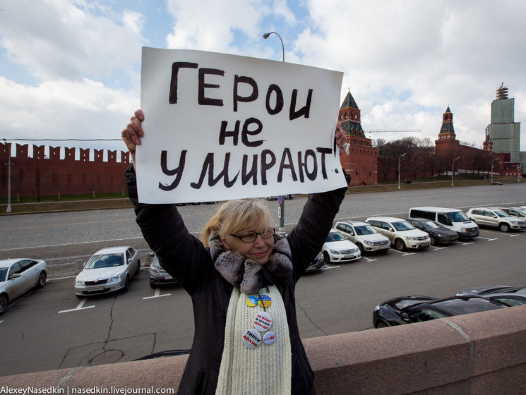 Дайджест 7 апреля: Рада работала с заблокированной трибуной, 40 дней со дня смерти Немцова, презентовали общественное телевидение