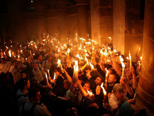 Сегодня в Киев доставят Благодатный огонь из Иерусалима