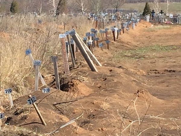 После боев за Дебальцево на кладбище под Енакиево появилось более 700 безымянных могил боевиков