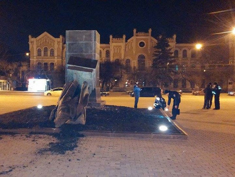 На Харьковском тракторном заводе расценили снос памятника Орджоникидзе как оскорбление