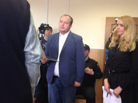 Соратнику Навального Албурову присудили 240 часов исправительных работ за кражу картины