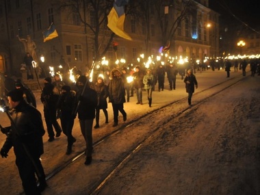 Во Львове прошло факельное шествие в память о Героях Крут