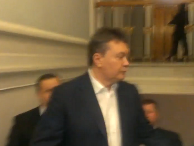 Янукович покинул заседание Партии регионов. Оппозиция утверждает, что недовольным