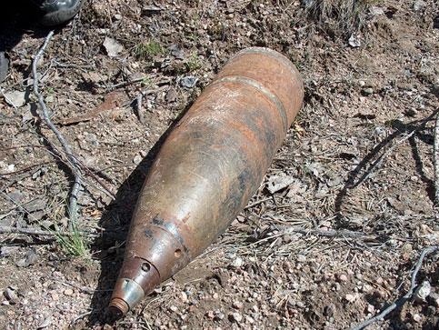 Госслужба по ЧС: В Киевской области возле железнодорожных путей нашли артиллерийский снаряд