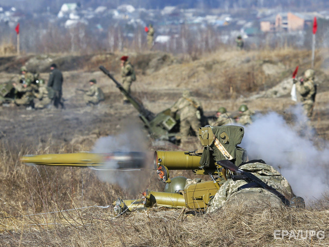 Пресс-центр АТО: Боевики обстреливали украинских военных из запрещенного оружия