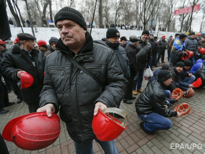 Протестующие шахтеры прорвались к зданию Администрации Президента