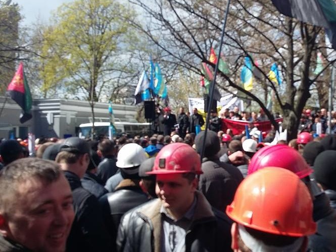 Протестующие в Киеве шахтеры переместились к Минэнерго и перекрыли Крещатик