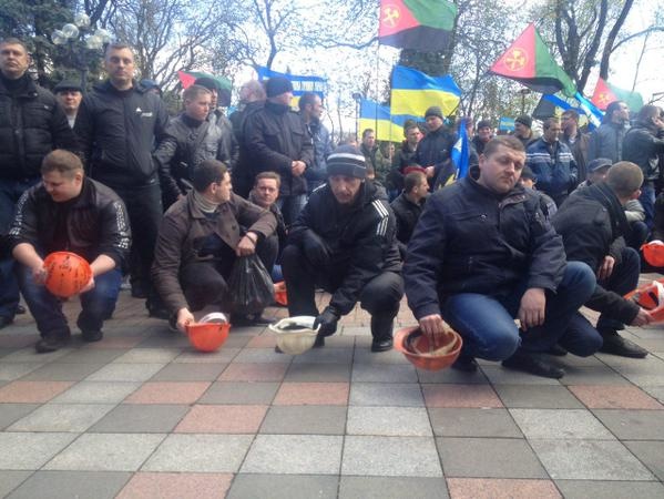 Шахтеры разблокировали Крещатик, акцию протеста продолжат 23 апреля под Радой