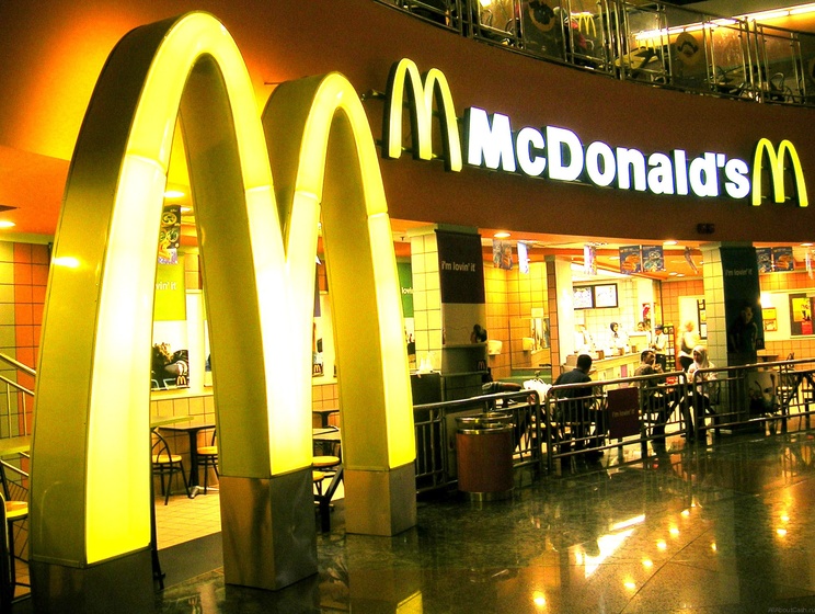 В США женщина открыла стрельбу в McDonald's, когда ей дважды забыли добавить бекон в бургер