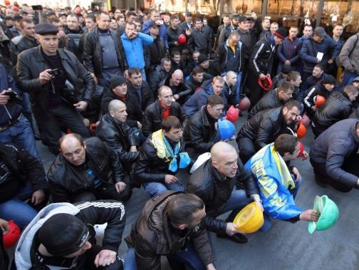 К протестующим у здания Верховной Рады шахтерам присоединились работники энергогенерирующих предприятий
