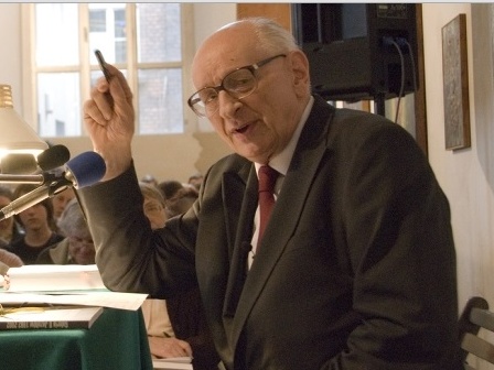 В возрасте 93 лет в Варшаве скончался историк Бартошевский