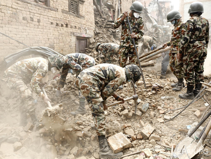 Премьер Непала: Количество жертв землетрясения может достичь 10 тыс. человек