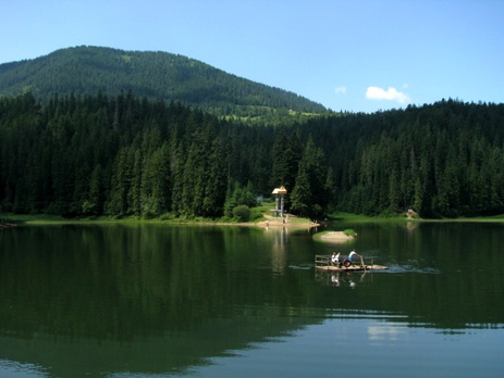 Одно из живописнейших мест Украины озеро Синевир