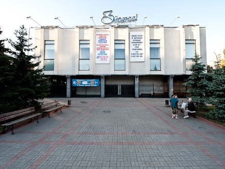 Суд отказался передать киевский кинотеатр "Зоряний" в коммунальную собственность