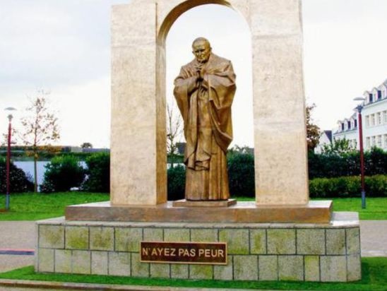 Суд во Франции постановил убрать памятник работы Церетели