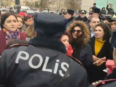 В Баку полиция помешала провести марш за права женщин