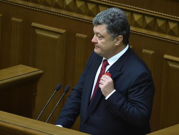Порошенко: За время конфликта на Донбассе 21 человек получил звание Героя Украины