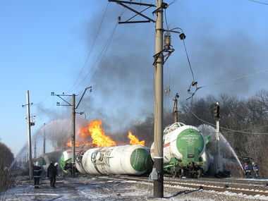 В Донецкой области потушили горящие цистерны с пропан-бутаном