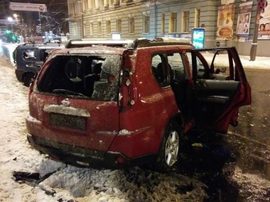 Волонтеры собирают деньги активистам Автомайдана, чьи машины сожгли или разбили