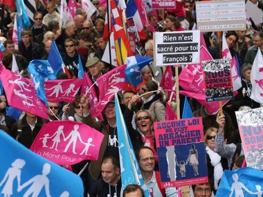 В Париже прошли массовые протесты против однополых браков
