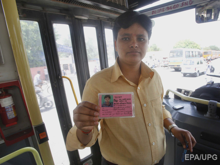 В Дели начала работать первая женщина-водитель автобуса
