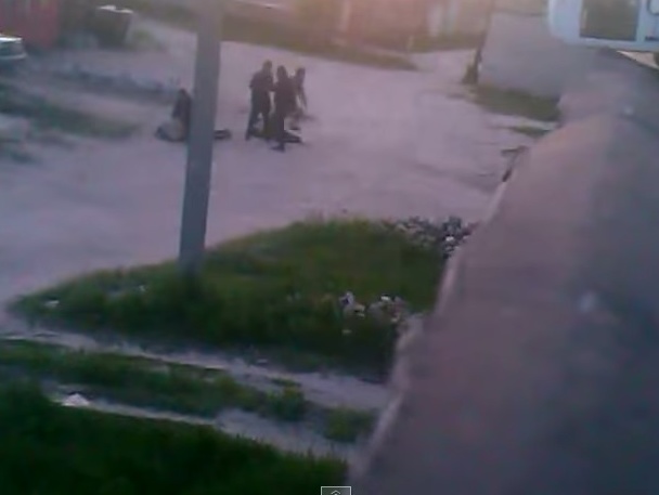 В Харьковской области милиционеры ногами избивали лежащих людей. МВД обещает разобраться. Видео