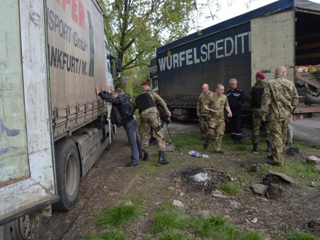 Госпогранслужба: Украинские пограничники задержали в зоне АТО 26 фур с продуктами