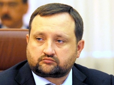 Уанет всколыхнуло фейковое заявление Арбузова об отставке Януковича