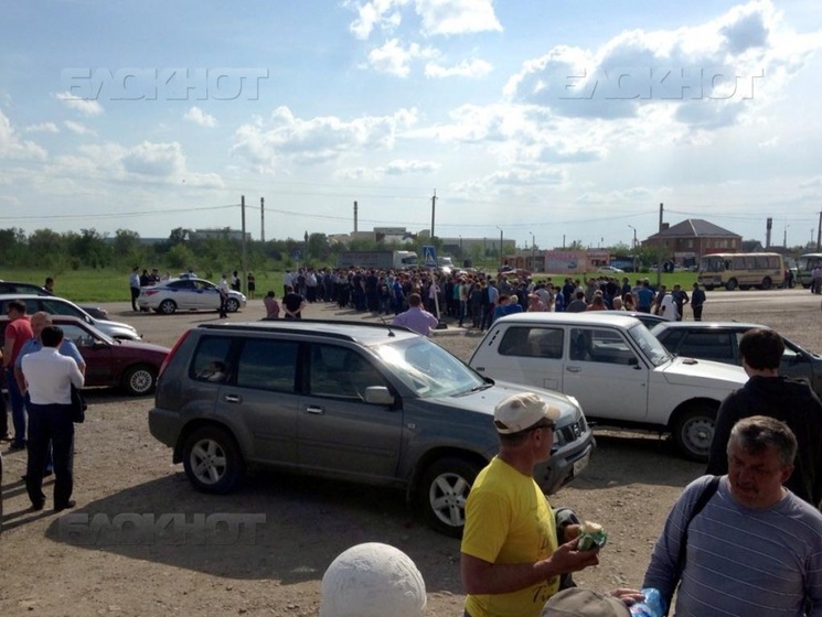 В Ставрополье сотрудники остановившего производство стекольного завода перекрыли федеральную трассу
