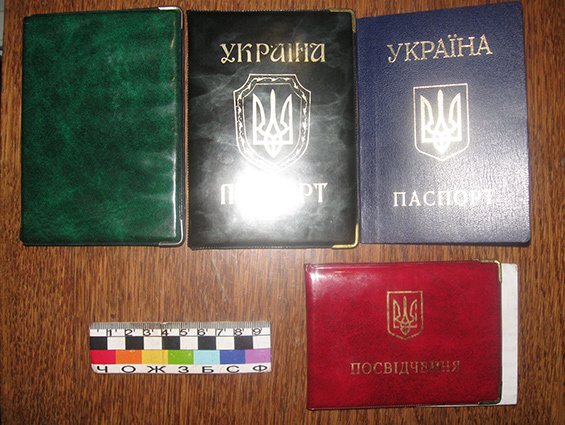 В Днепропетровске правоохранители задержали мужчину с поддельными паспортами