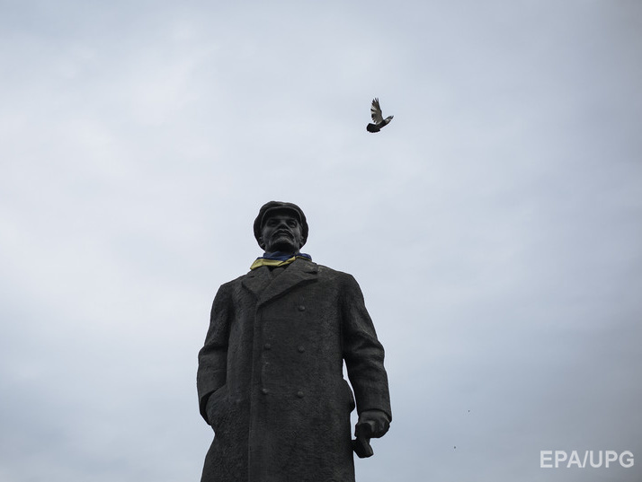 В Запорожской области разрушили памятник Ленину
