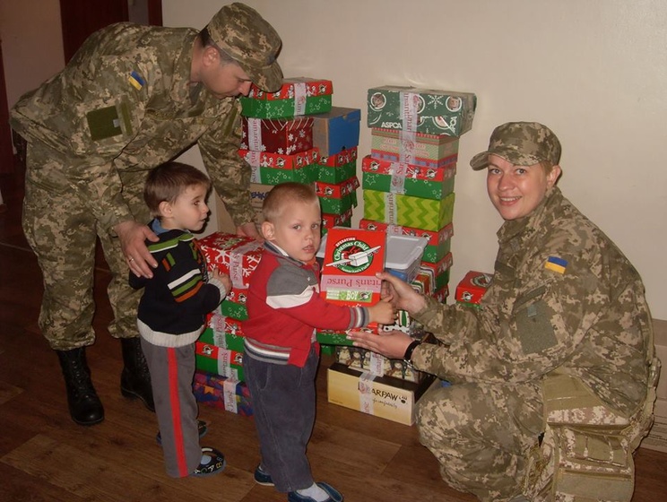Военные привезли гуманитарную помощь в детское учреждение Донецкой области