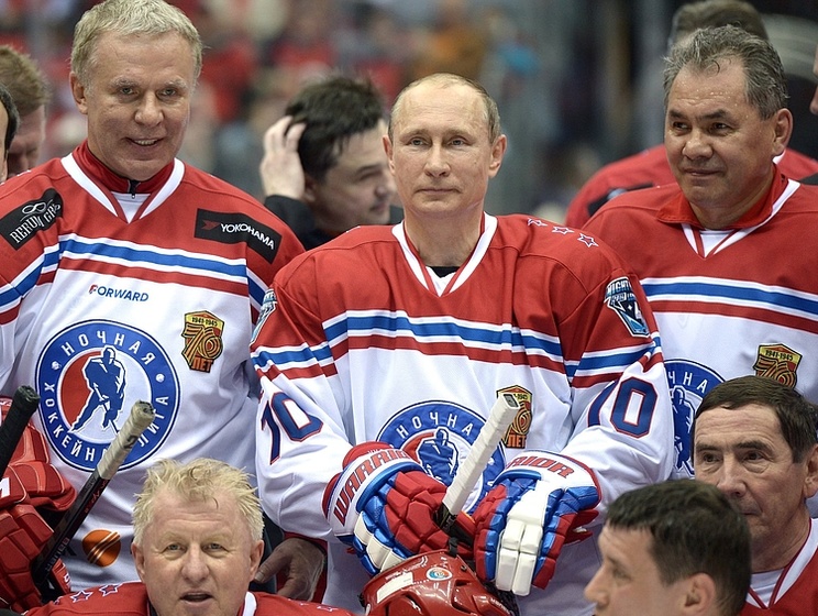 "Коммерсант": Целью игры партнеров Путина по хоккею был не гол, а пас