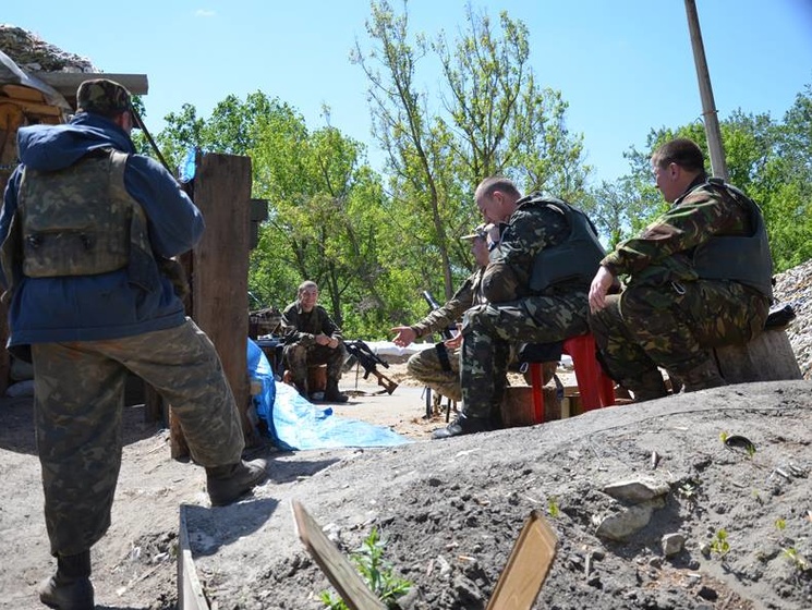 Руководство АТО призвало военных быть примером для местного населения на Донбассе