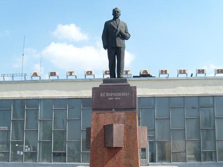 Москаль: В Северодонецке задержаны журналист и военный, которые пытались снести памятник Ворошилову