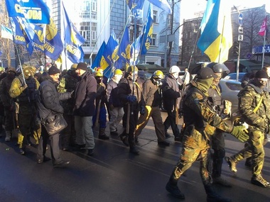 Тысяча активистов Майдана идут пикетировать Печерскую районную администрацию