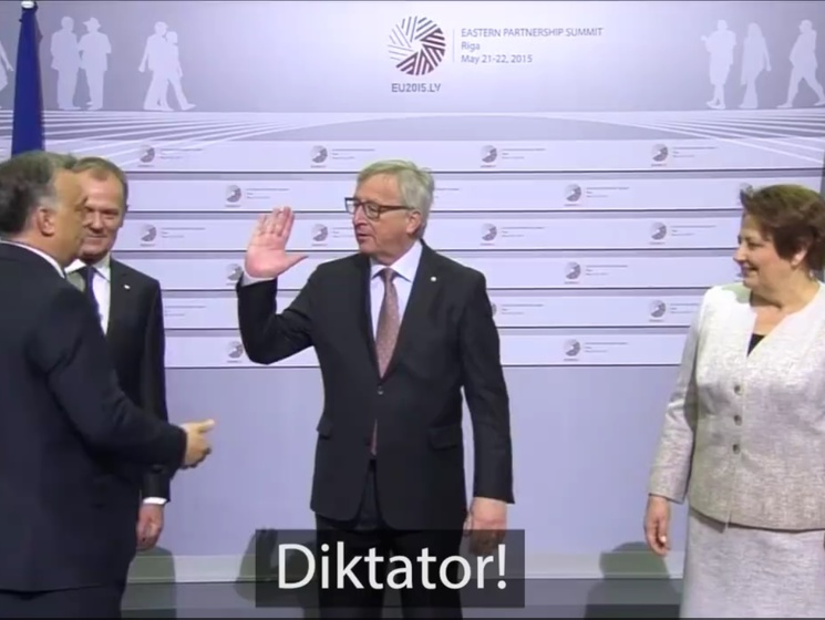 Президент Еврокомиссии Юнкер назвал премьер-министра Венгрии Орбана диктатором и дал тому пощечину. Видео
