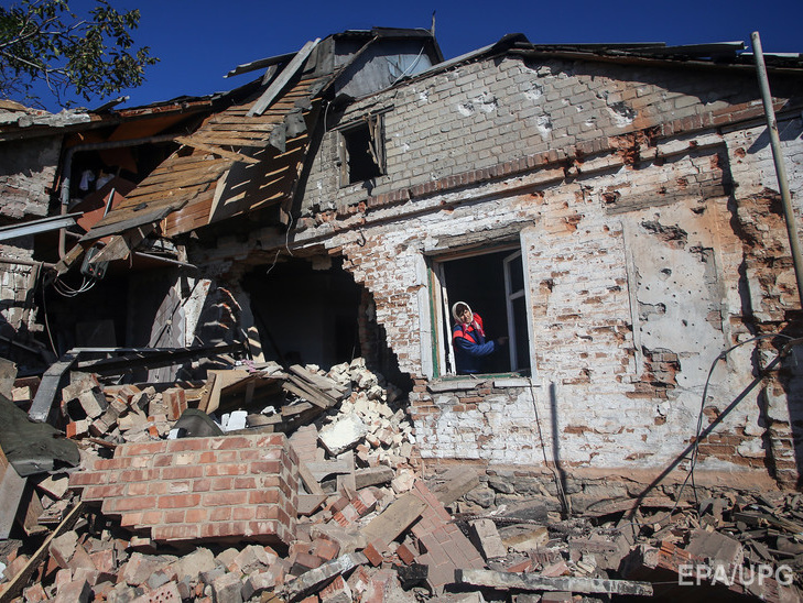 Москаль: Из-за обстрела в Станице Луганской сгорели два дома