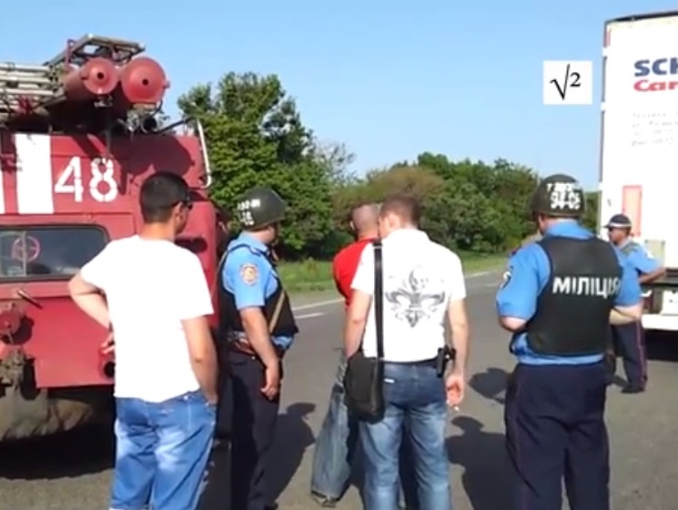 На заправке под Харьковом злоумышленник шесть часов удерживает заложников. Видео