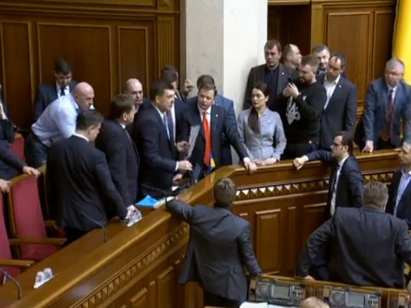 Ляшко с депутатами от Радикальной партии блокировали ложу правительства в Верховной Раде