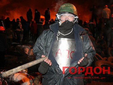 МВД: Люди в касках на Майдане отобрали вещи одного из митингующих