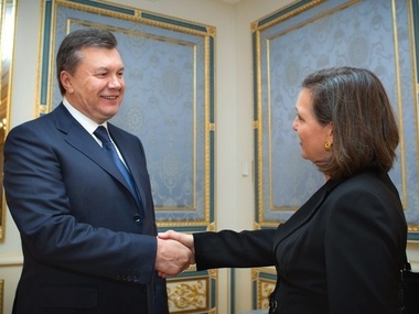 Нуланд в четверг встретится с Януковичем, Кожарой и оппозиционерами